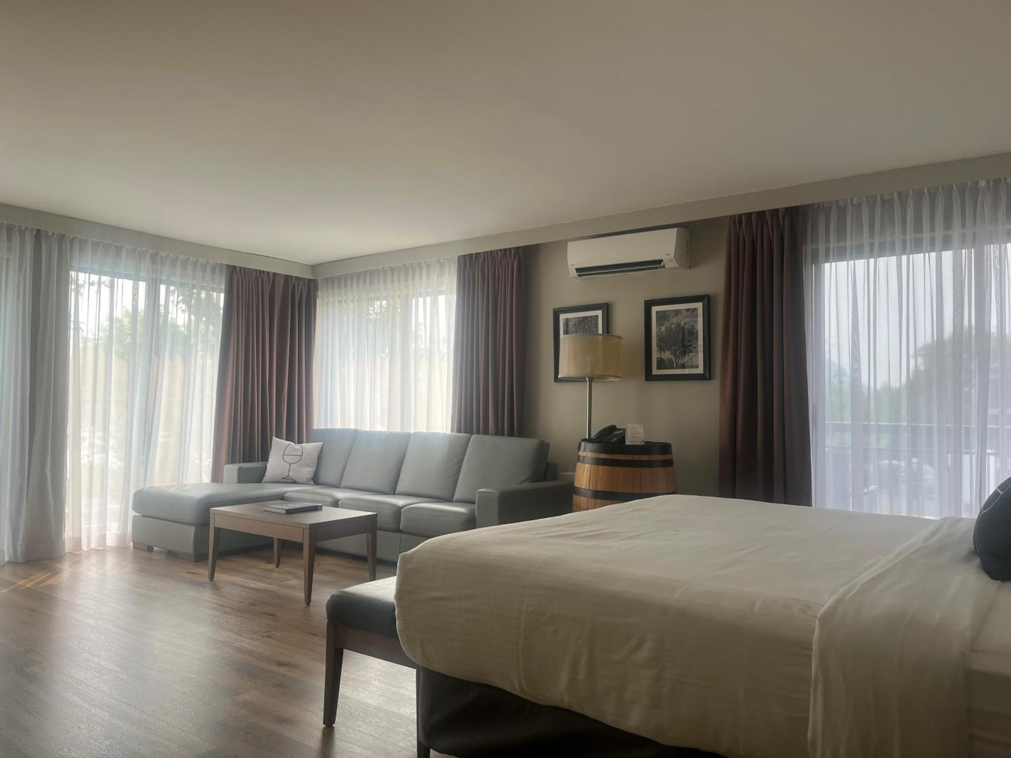 Hotel Rive Gauche Beloeil Екстер'єр фото